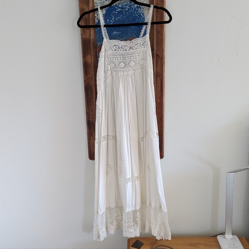 Spell peaches lace midi dress EUC size S